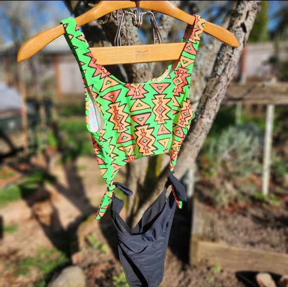 Gotcha Swimsuit by Icons of Culture Size M - Picture 3 of 3